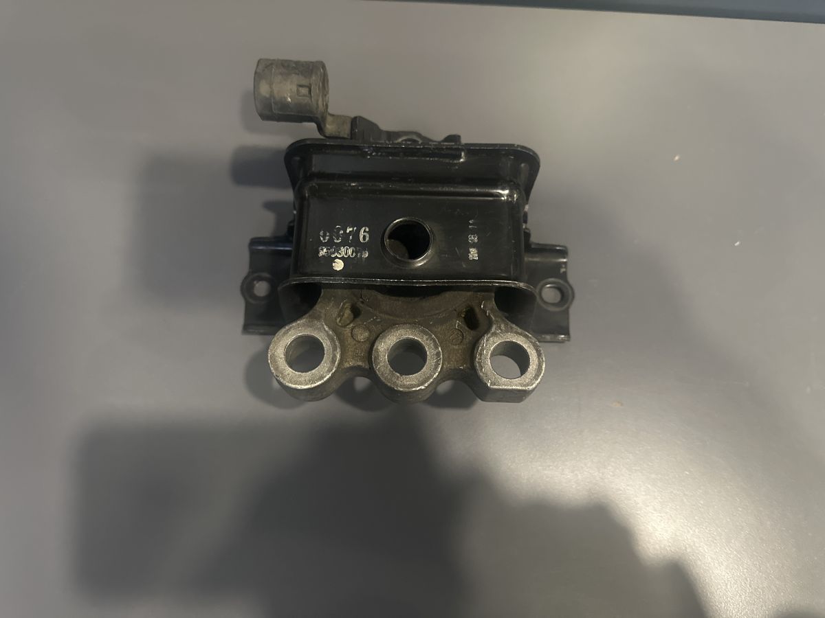 Chevrolet Aveo T300 Motor Kulağı sağ ön - 95405220 - Opel Çıkma Parça